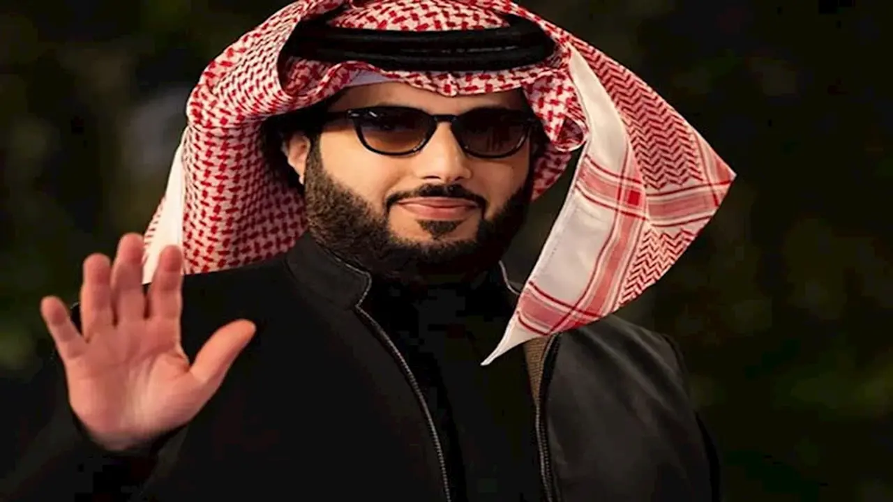 تركي آل الشيخ يروج لمسرحية “البقاء للأصيع” ضمن فعاليات بطولة كأس العالم للرياضات الإلكترونية